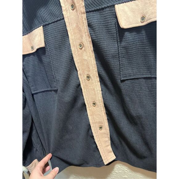 Grey Full Button Up Top Woman’s Size XL - Picture 4 of 9